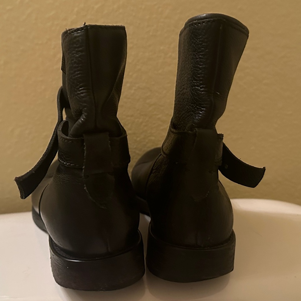 Madewell Women’s Black Leather Buckle Ankle Boots Size 7 - Picture 3 of 4